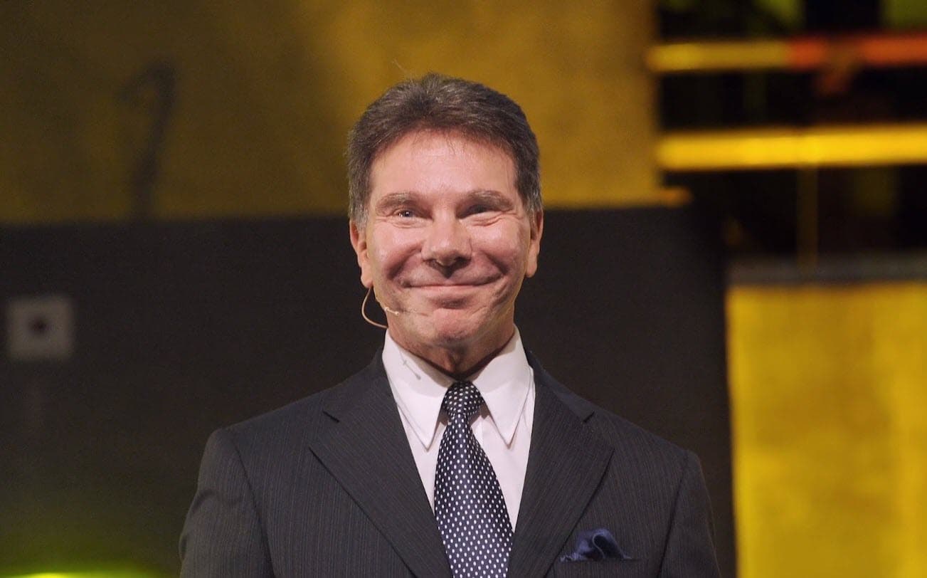 Dr. Robert Cialdini presenting on stage