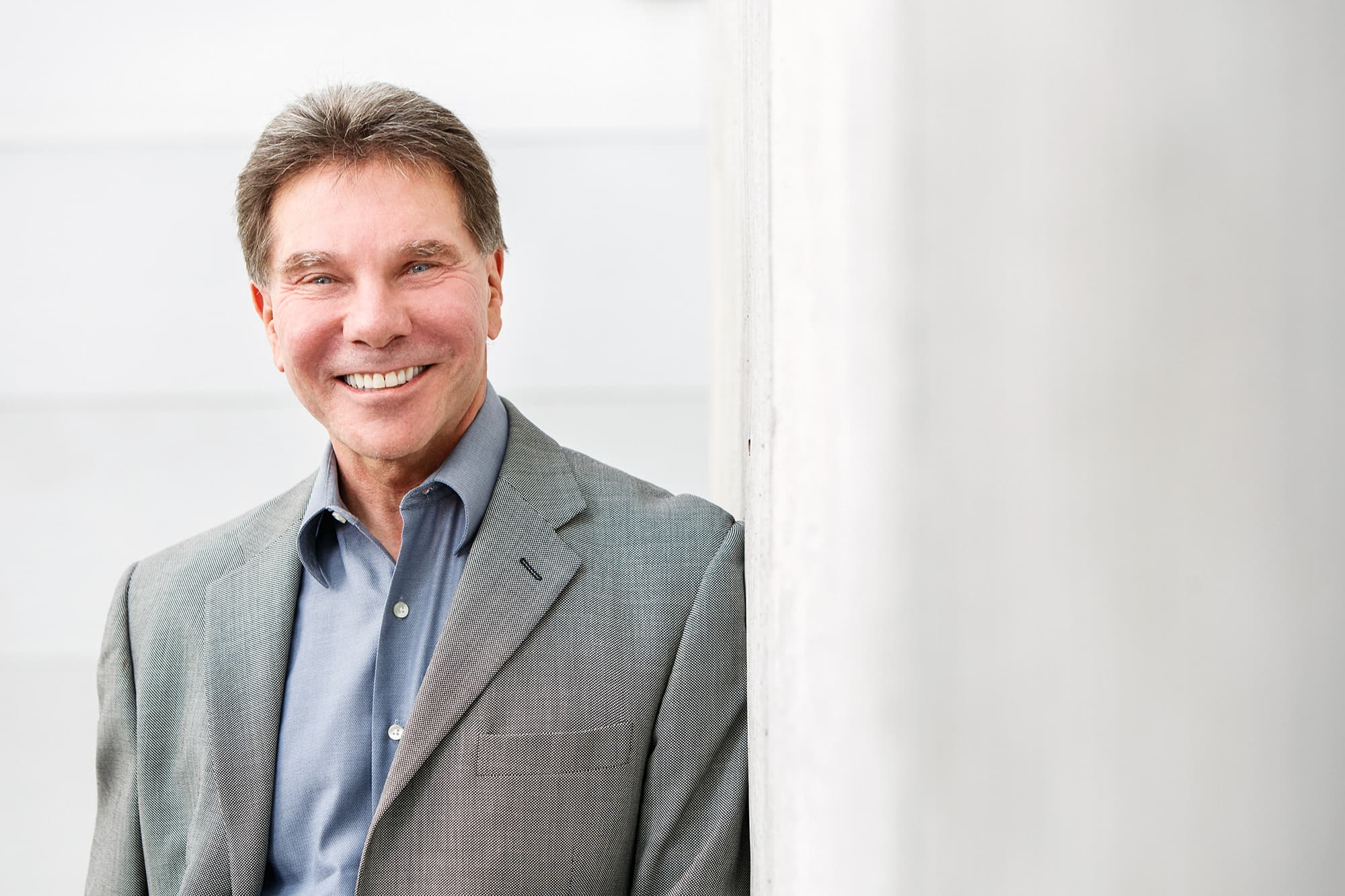 Portrait of Dr. Robert Cialdini, smiling