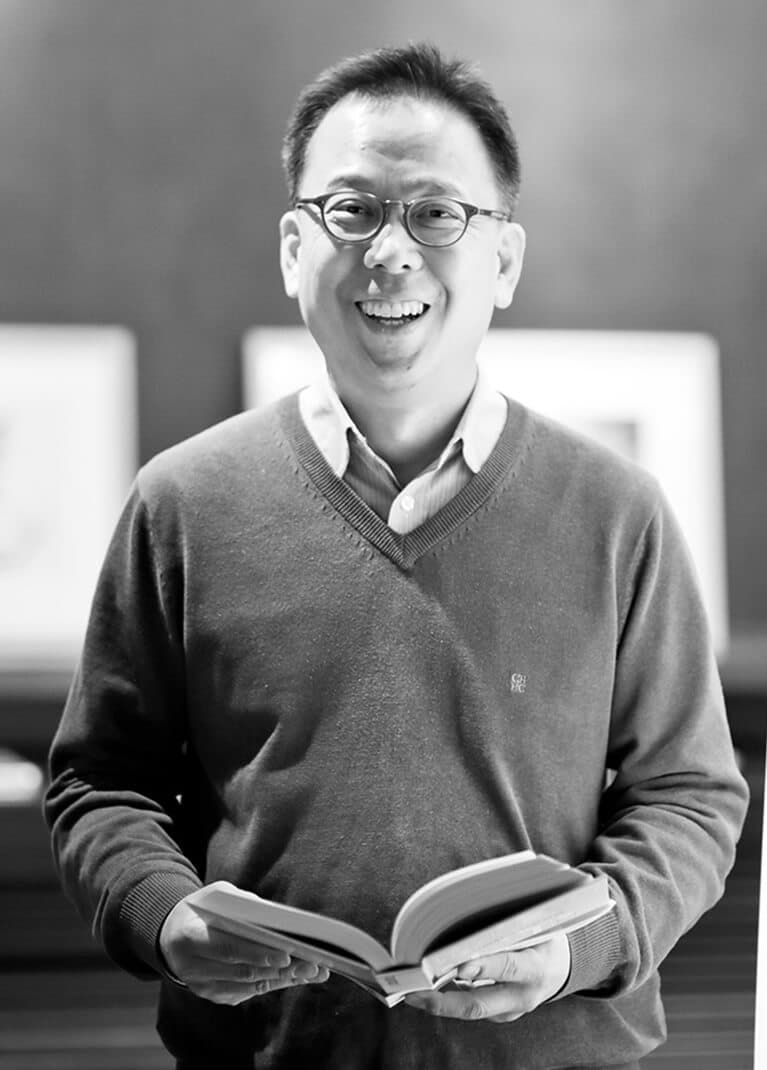 Portrait of Hoh Kim, Ph.D., CMCT, Cialdini Method Certified Trainer
